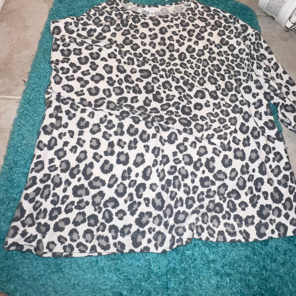 Time & Tru cheetah print long sleeve top
